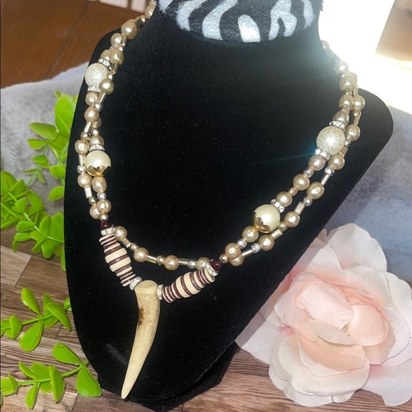 Elegant Gold and Cream Beaded Necklace - Picture 1 of 6